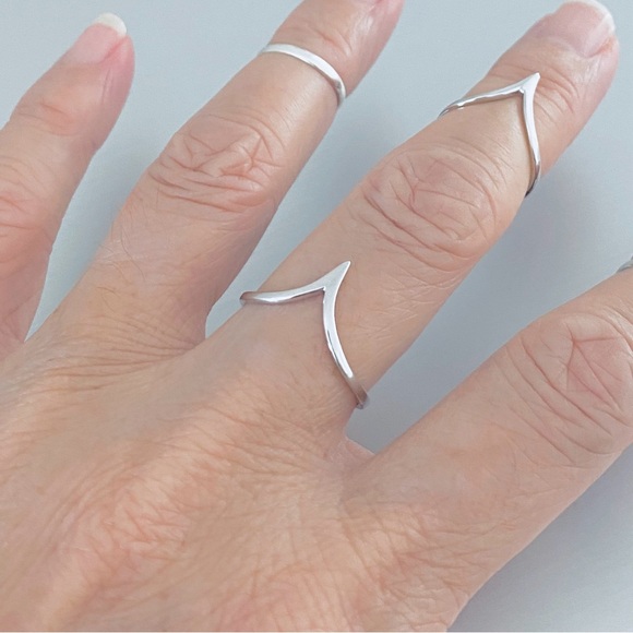 Sterling Silver Pointy V Shape Ring, Silver Rings, Stackable Band, Chevron - Picture 3 of 14